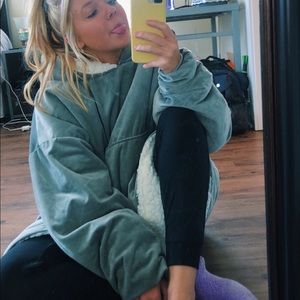 The Comfy: sweatshirt blanket